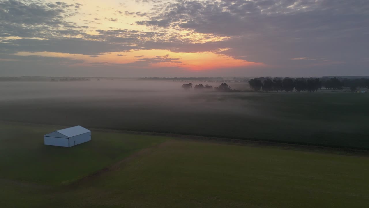 앨라배마 시골의 드론 뷰에서 이른 아침
