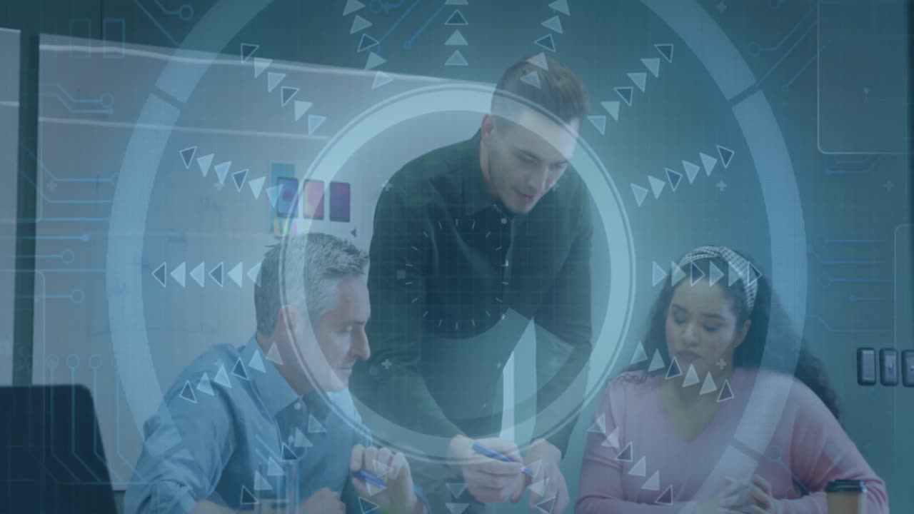 사무실에서 일하는 다양한 사업가들에 대한 데이터 처리에 대한 범위의 애니메이션