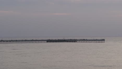 vista aérea de drones del puente de palanga, lituania.