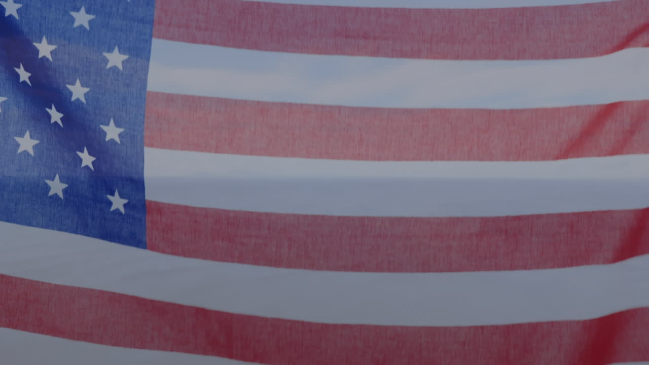 animación del mar sobre la bandera de los estados unidos