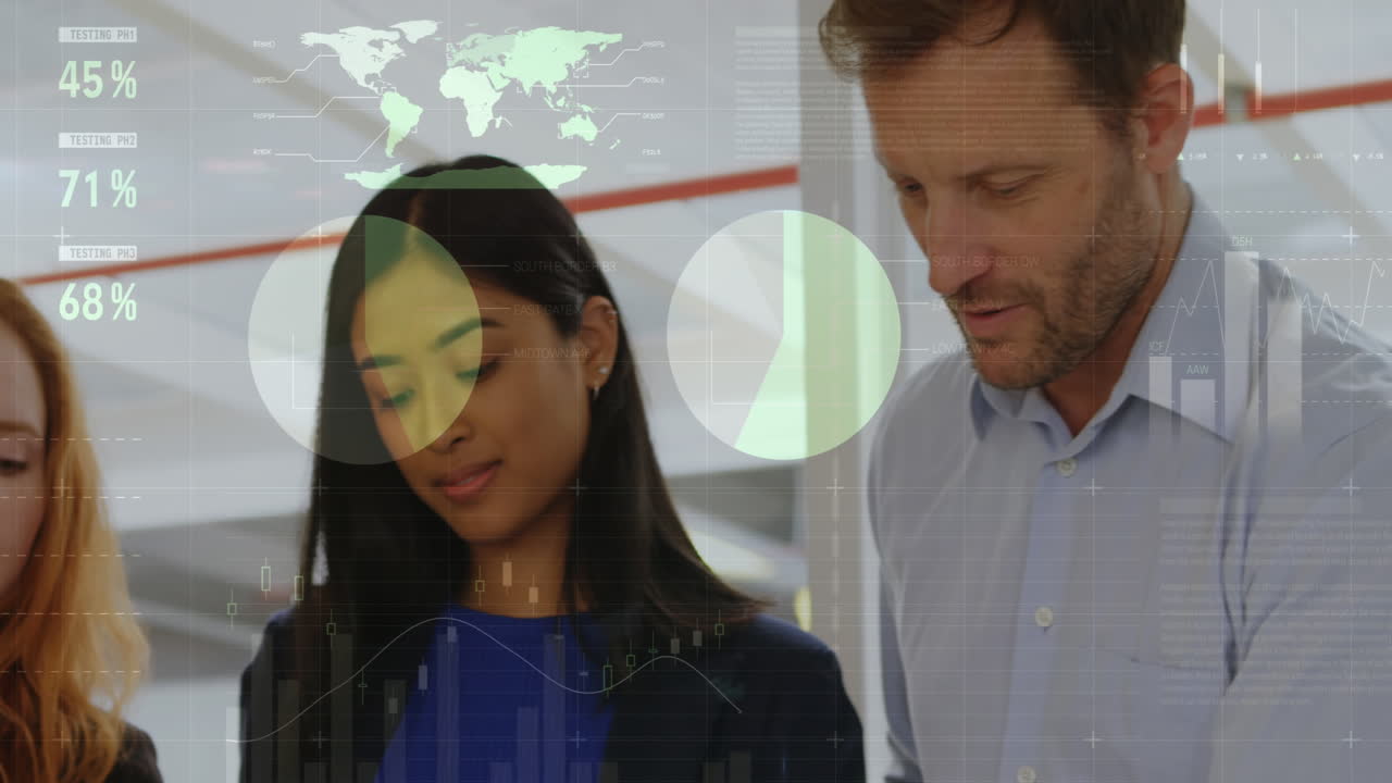 animación del procesamiento de datos estadísticos contra diversos colegas discutiendo juntos en la oficina
