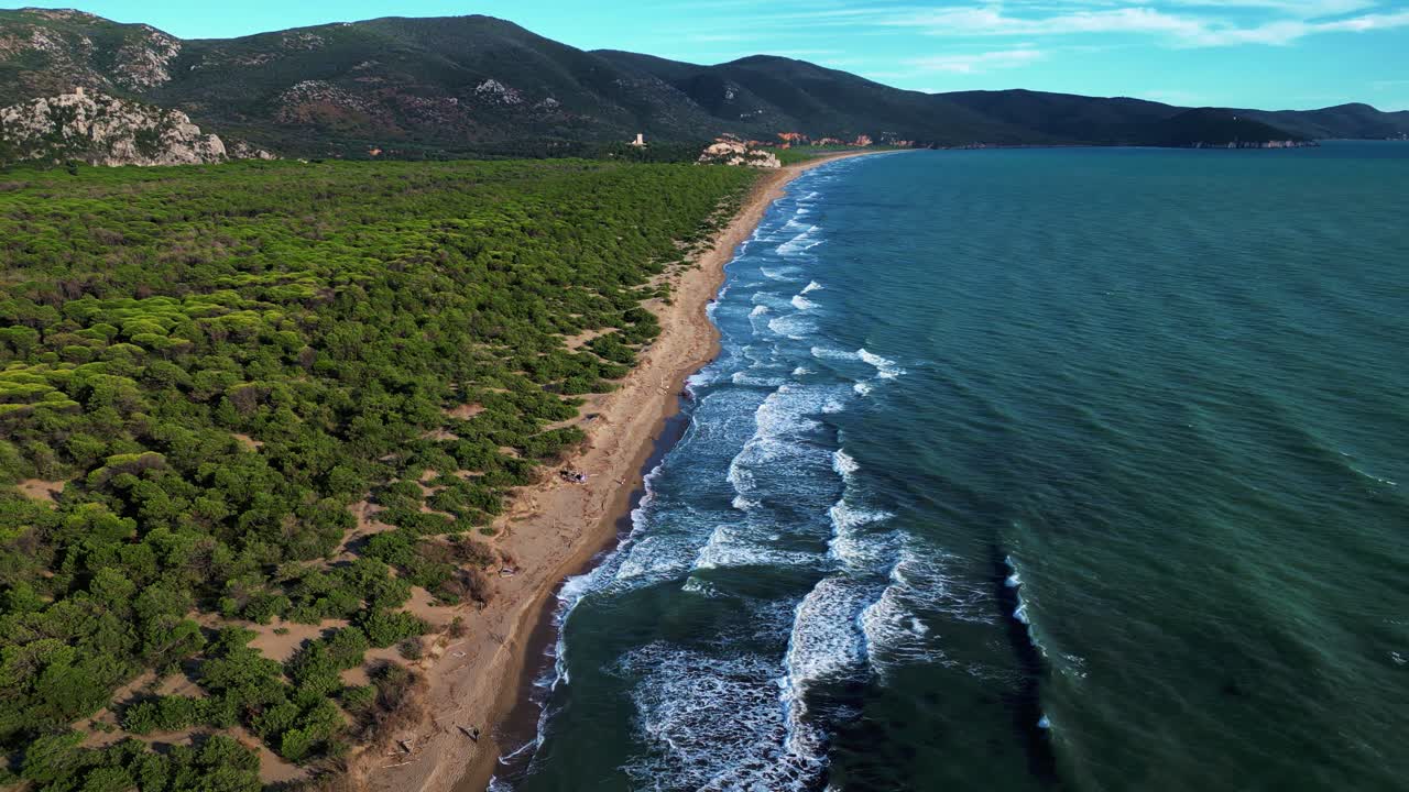 parque nacional maremma playa salvaje en toscana, italia