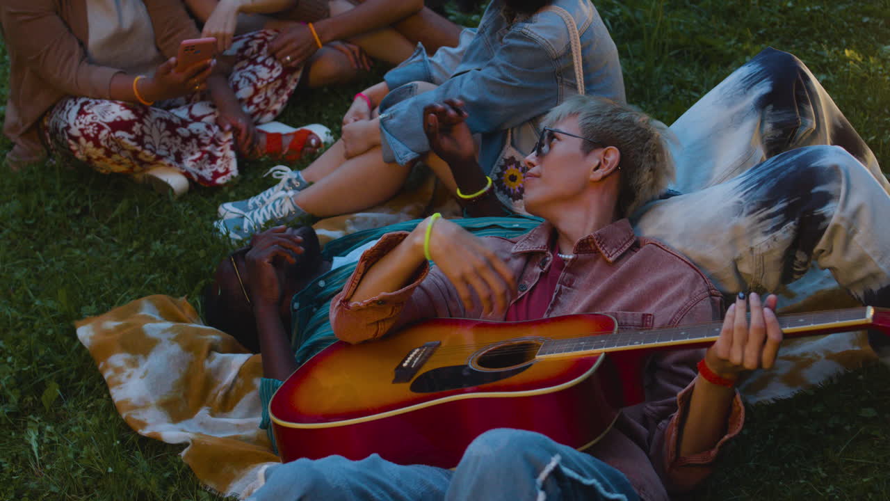 공원에서 어울리는 친구들