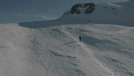 Schneebedeckter-Berg-Im-Winter-In-Sinaia,-Rumänien