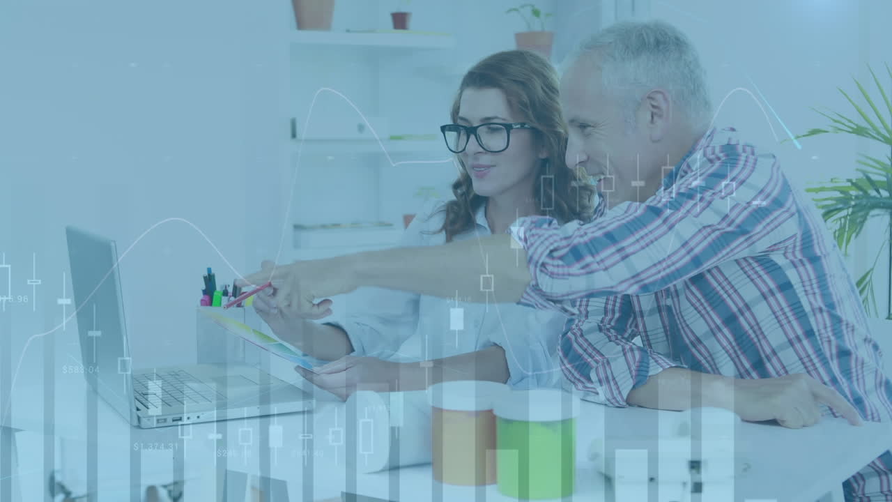 animación del procesamiento de datos financieros sobre personas de negocios en la oficina