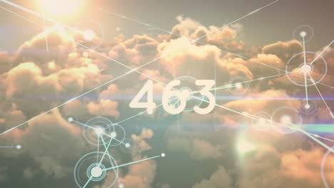 animación de números cambiantes sobre puntos conectados contra el sol y las nubes densas.