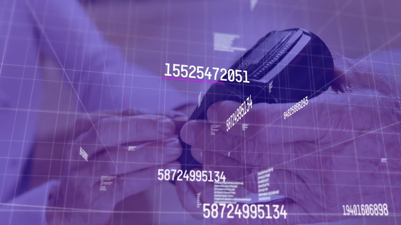 animación del procesamiento de datos sobre diversas personas que pagan con tarjeta de crédito