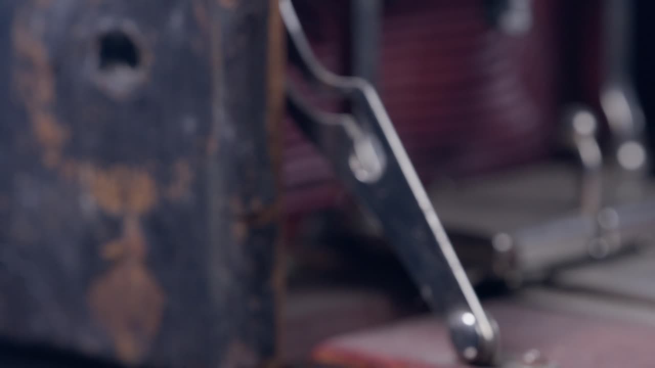 래크 포커스를 가진 클로즈업 을 가진 콘리 브랜드의 고대 사진 카메라