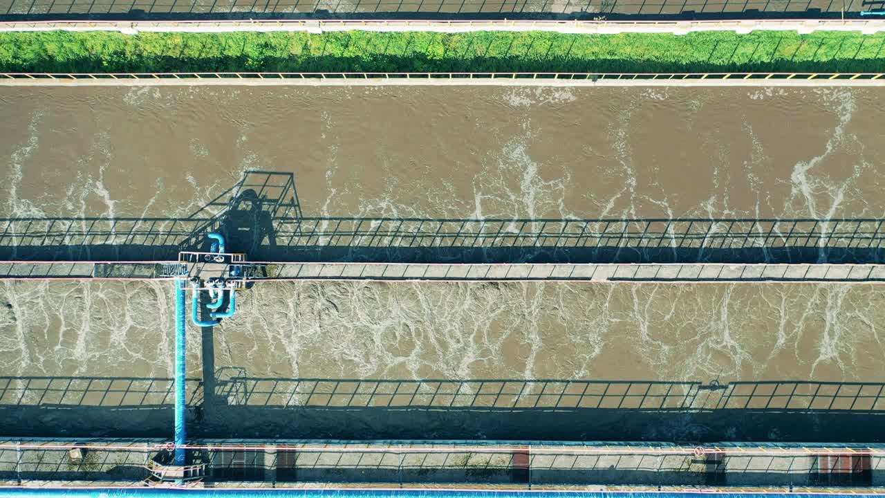 enorme complejo de limpieza de aguas residuales en una vista superior