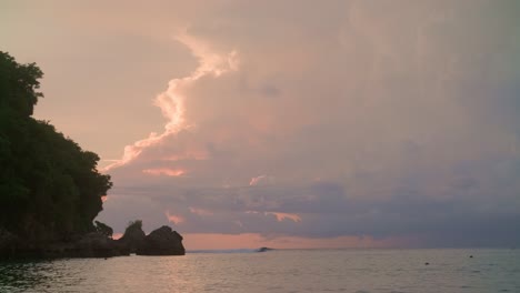 puesta de sol sobre bali: momentos mágicos en el paraíso