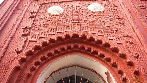 the red brick architecture is evident on the outer walls of this temple which the social system, culture and civilization of that time blossomed.currently, the paintings are almost destroyed.