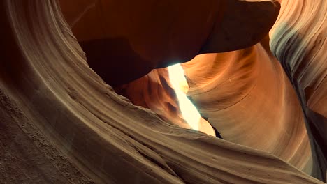 Dramatic-Antelope-Canyon-in-USA