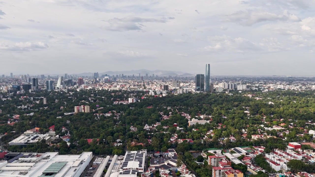 Metropolitan landscape captured through a cinematic hyperlapse
