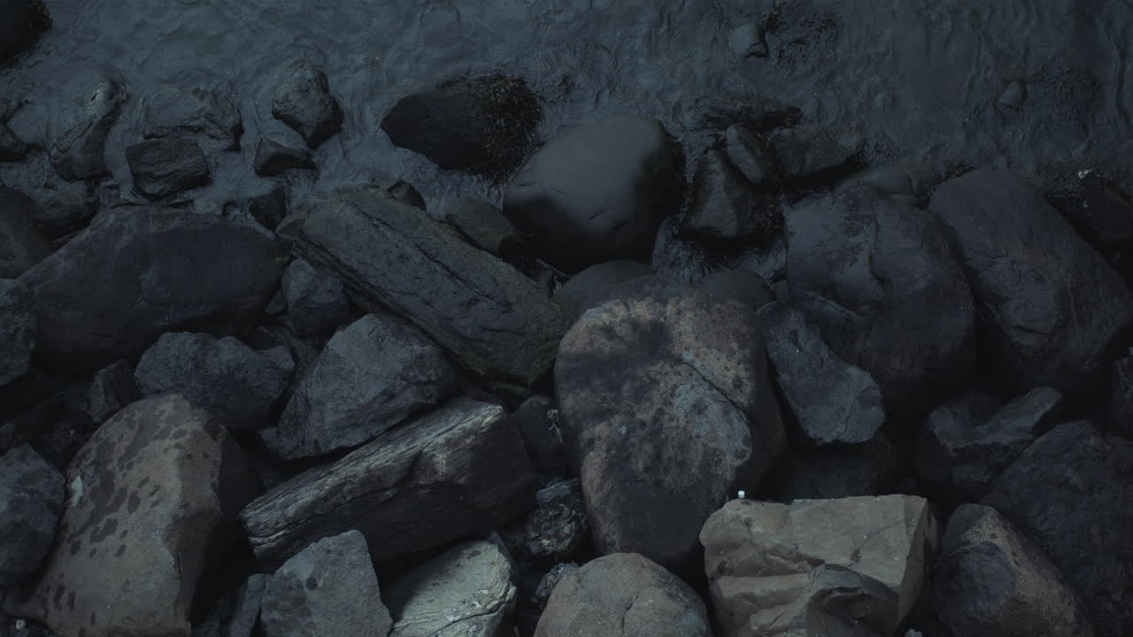 중간 샷 이스트 리버 록스 뉴욕 아스토리아 퀸즈