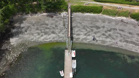 Disparo-De-Un-Dron-De-Un-Público-En-Una-Bahía-Poco-Profunda-En-La-Isla-Whidbey