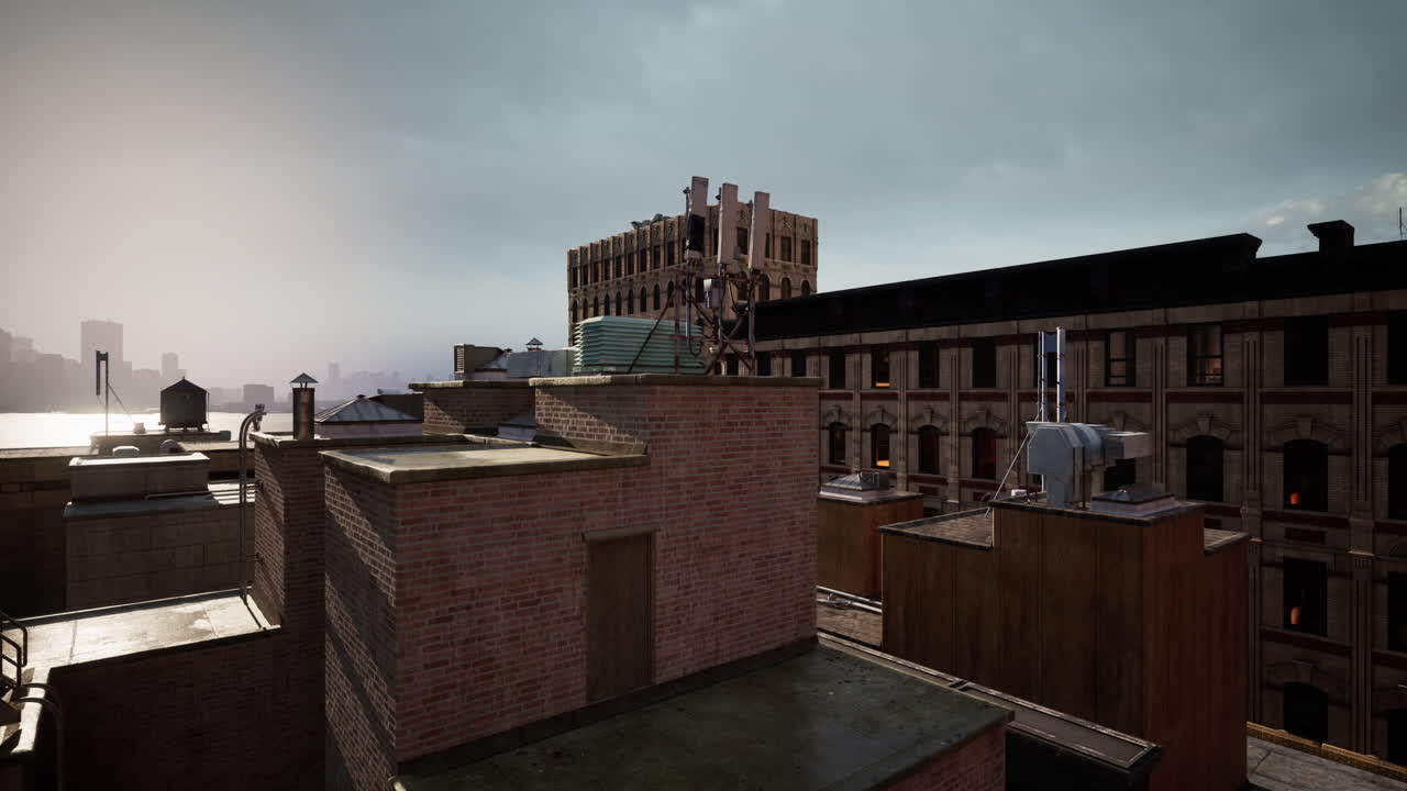 해가 지는 동안 도시 스카이라인의 지붕 전망