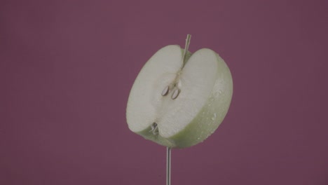 manzana girando con bucle en la pantalla de fucsia para la llave de croma
