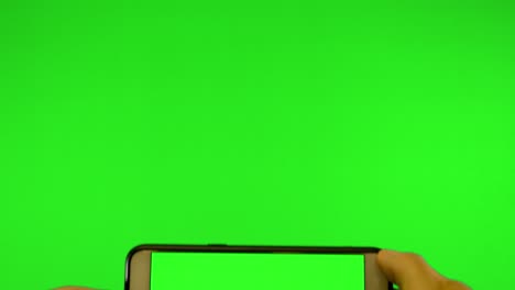 Green-Screen-Tablet-Und-Chromakey-Gerät-Mit-Grünem-Hintergrund-Unter-Verwendung-Von-Filmmaterial