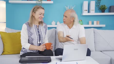 Mann-Und-Frau-Kaufen-Online-Ein.-Online-Einkaufen.