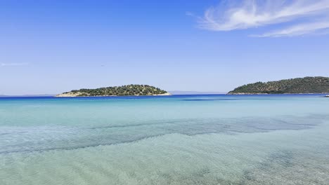 Clean-blue-flag-beaches-of-Halkidiki-Peninsula,-Greece