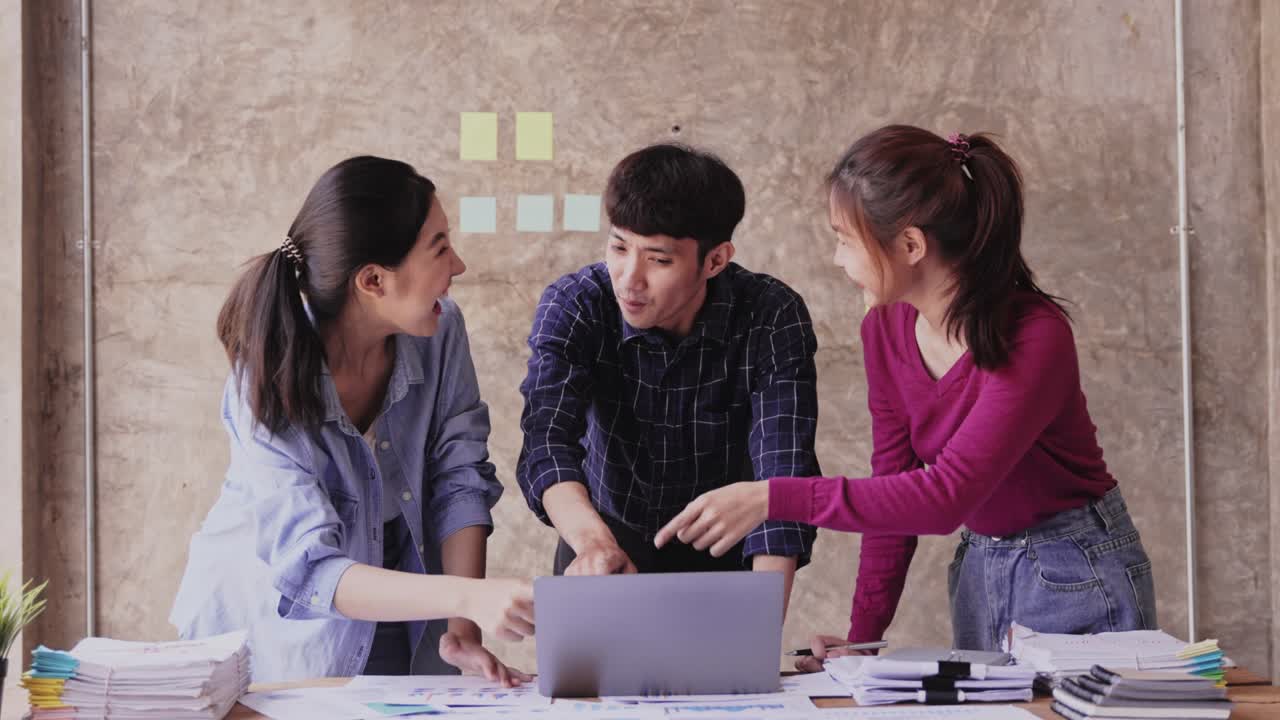 Young businessman excited about achieving sales goals. standing and dancing happily