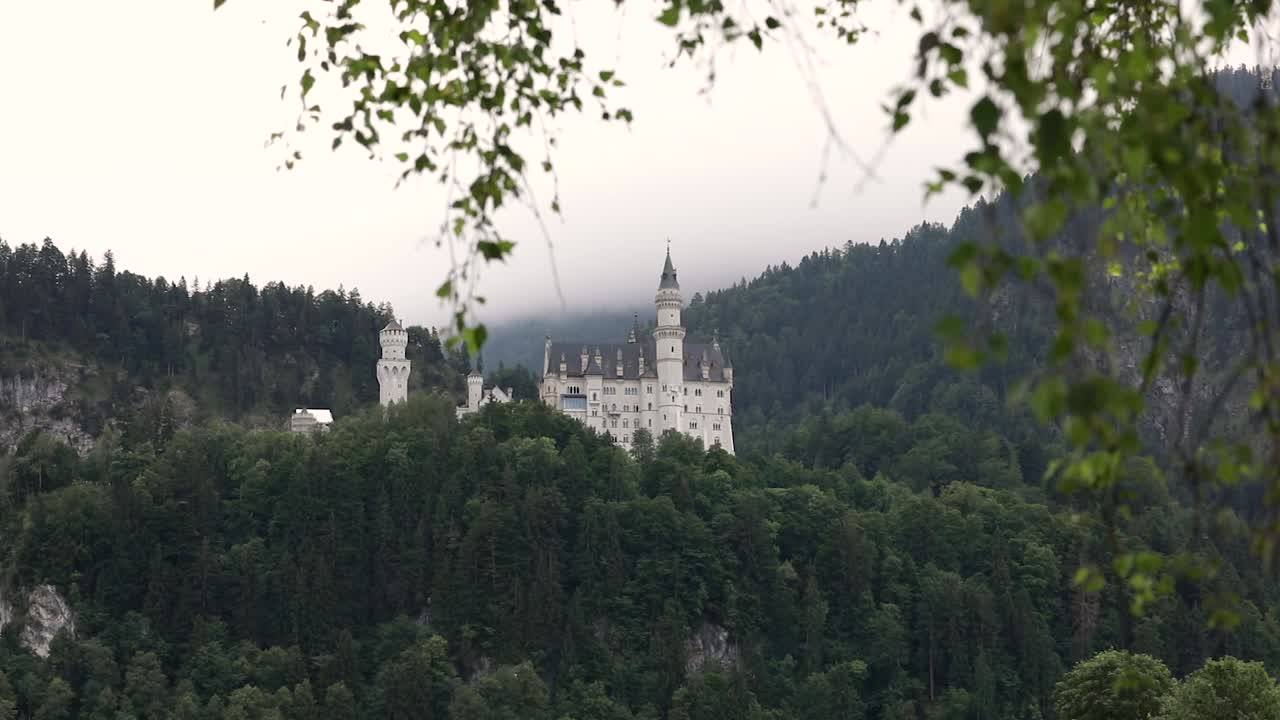 замок нойшванштейн баварские альпы германия