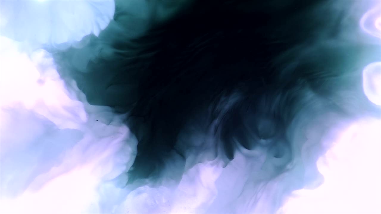 상한 가마솥을 들여다보지만 부드럽고 기분 좋은