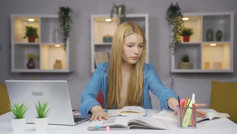studentin mit symmetrie-erkrankung.
