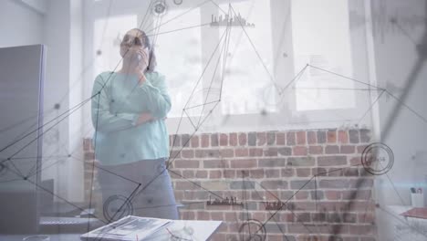 animación de la red de conexiones sobre la mujer de negocios en la oficina