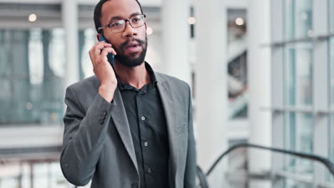 Corporativo,-Trabajo-Y-Hombre-Negro-Hablando-Por-Teléfono