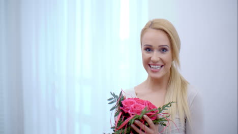 Very-Happy-Woman-Received-a-Bouquet-of-Roses