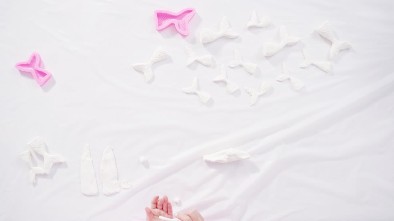 실리콘 모형에서 모형화 된 점토에서 해녀 리를 만드는 것