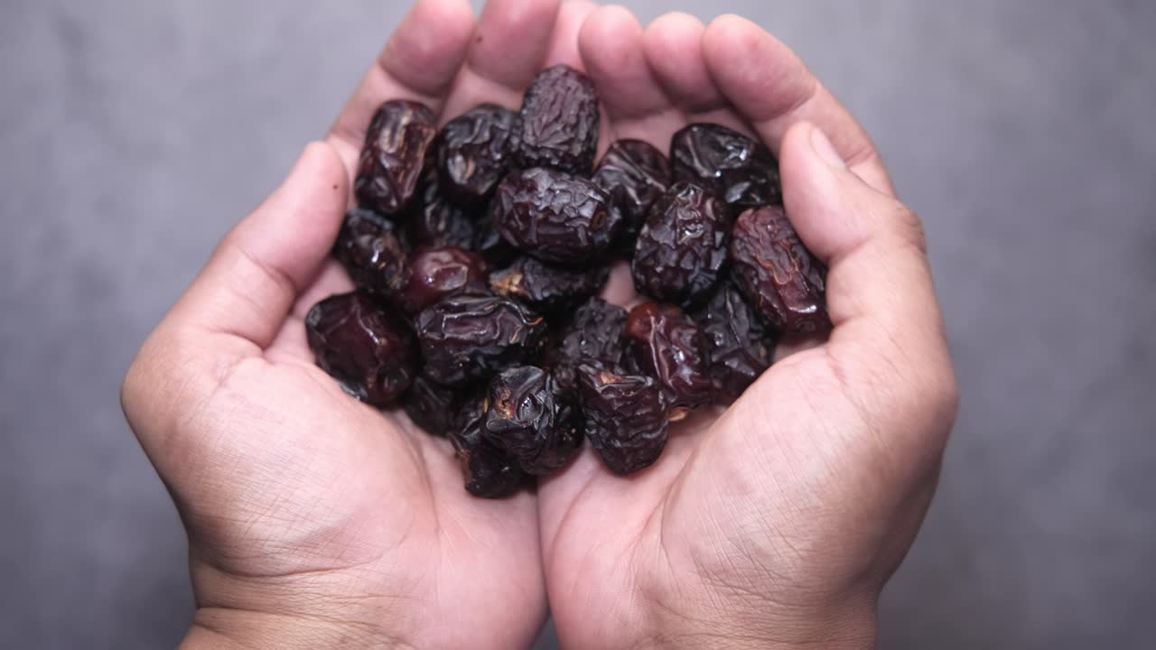 Dates in Hands