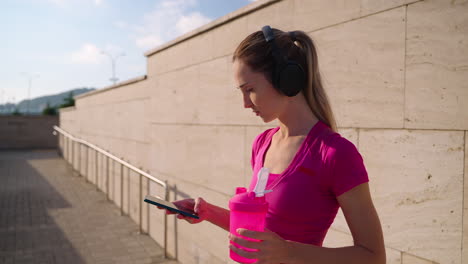 woman on a break during her workout