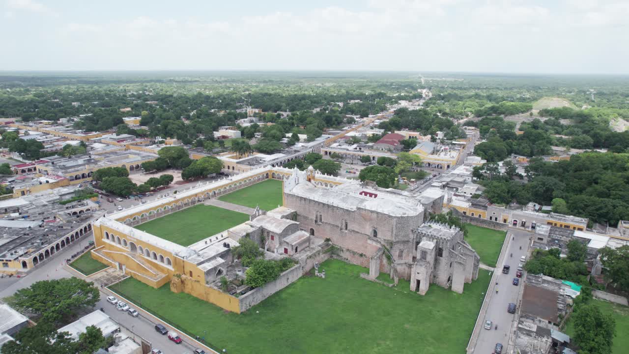 drone view izamal la ciudad amarilla