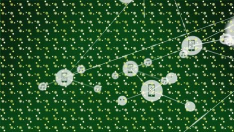 animación de una red de iconos digitales contra el diseño de patrones abstractos en fondo verde.
