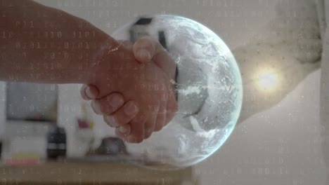 manos estrechando y un globo en la galaxia con números binarios