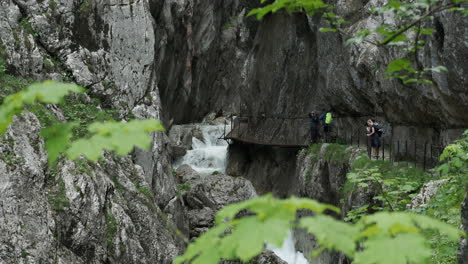 Hikers-on-trail-in-the-high-mountains-of-Germany