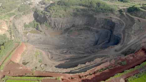 vista aérea del agujero en el minero de piedra