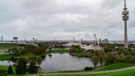 munich olympiapark timelapse durante el día