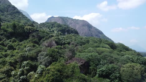 Toma-De-Drone-Del-Bosque-De-Reserva-De-Aliyar-Y-La-Reserva-De-Tigres-De-Anamalai,-Coimbatore,-Tamil-Nadu,-Sur-De-La-India.