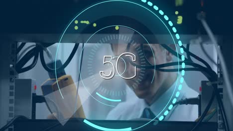 Techniker-Und-5g-Geschrieben-In-Der-Mitte-Eines-Futuristischen-Kreises-4k