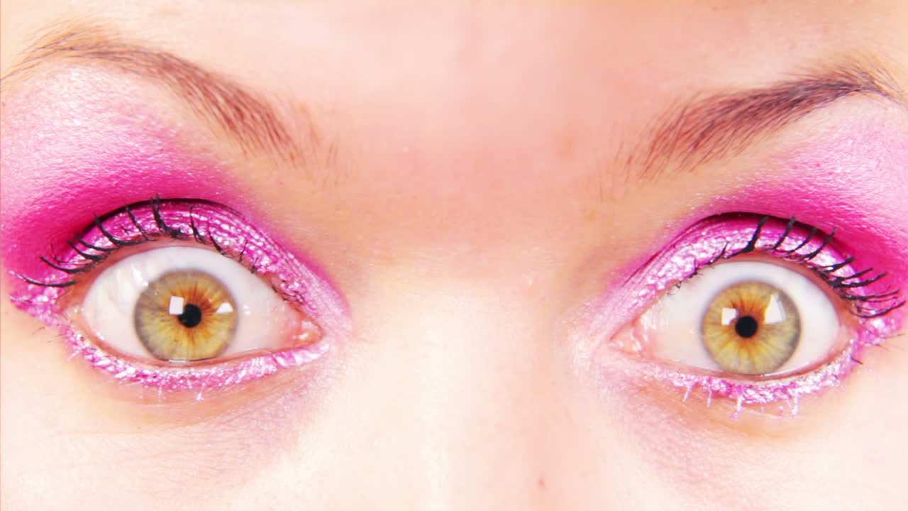 señora abriendo ojo 03