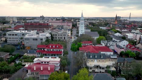 Empuje-Aéreo-Sobre-El-Distrito-Histórico-De-Charleston-Sc,-Carolina-Del-Sur