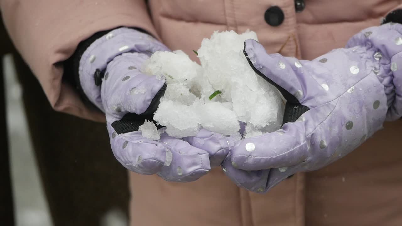 Holding snow with gloves