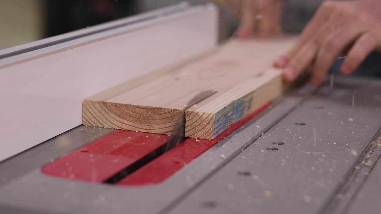 sierra circular para cortar bloques de madera