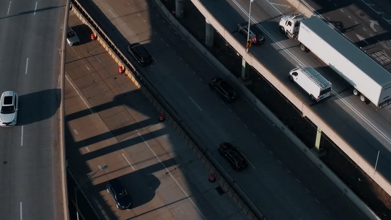 Traffic on highways in New York city during daytime hours