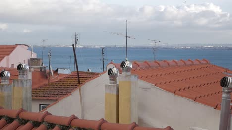 Horizonte-Horizonte-En-El-Barrio-De-Alfama,-Lisboa,-Portugal