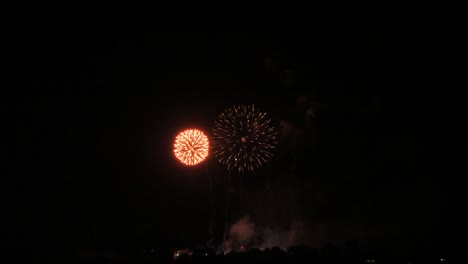 espectáculo de fuegos artificiales en cámara lenta