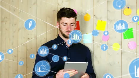 animación de gráficos conectados y iconos gps sobre empresario caucásico usando tableta digital